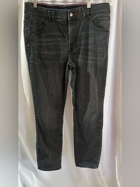 Tommy Hilfiger Women's Skinny Jeans in Washed Black